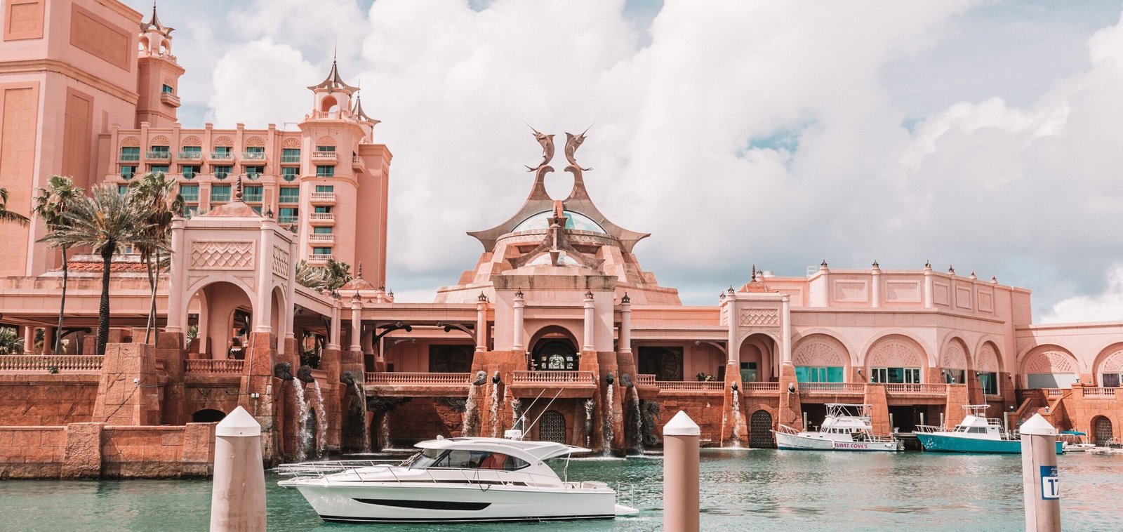 Read more about the article The Ultimate Bahamas Travel Guide: Best Places You Can’t Miss
