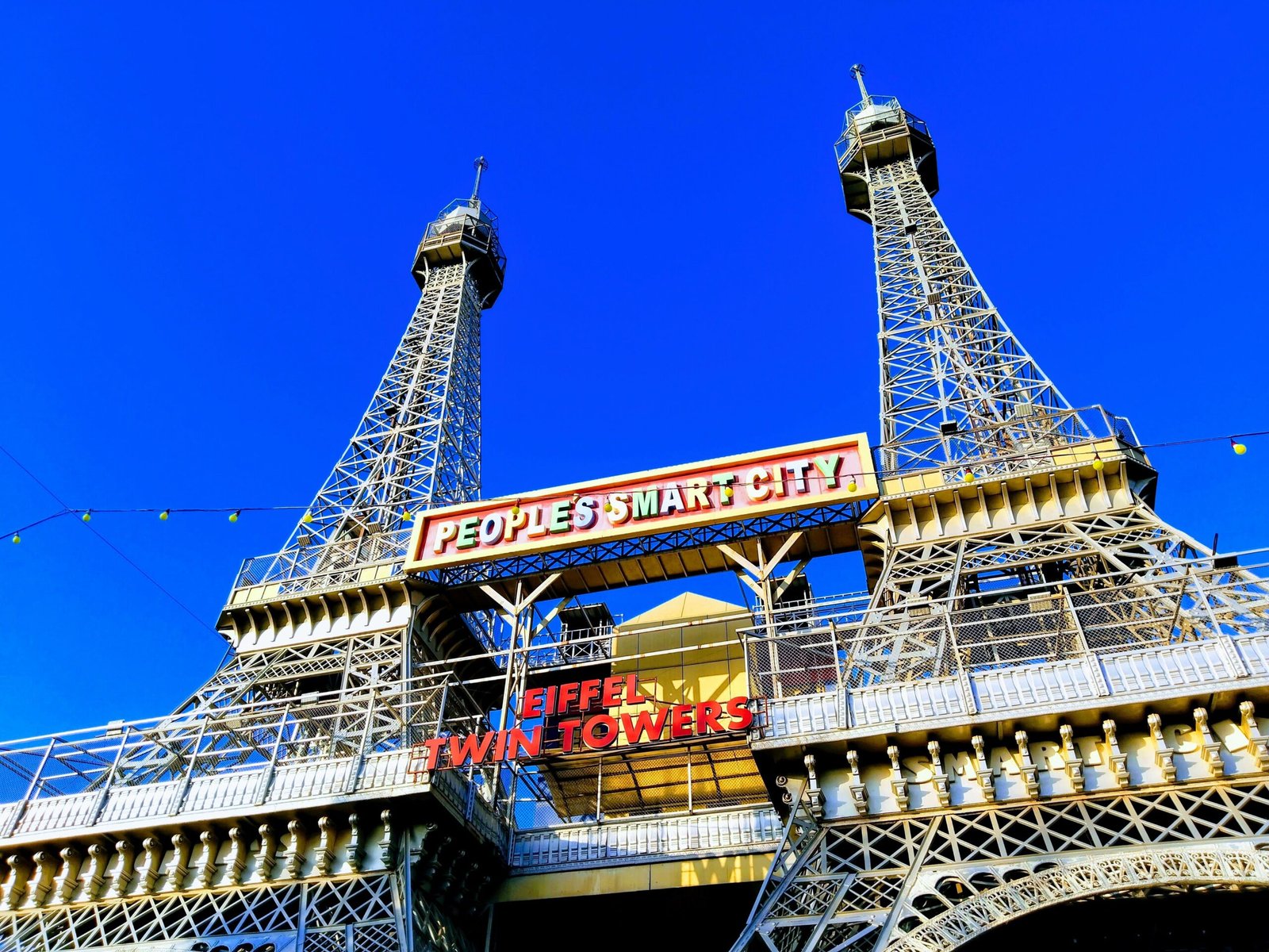Read more about the article What Are the Best Ways to Explore Paris? The Ultimate Travel Guide